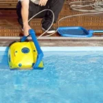 Hogyan kell porszívózni a medencét?