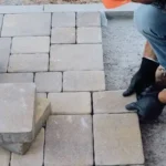 Mi kell a térkő alá?